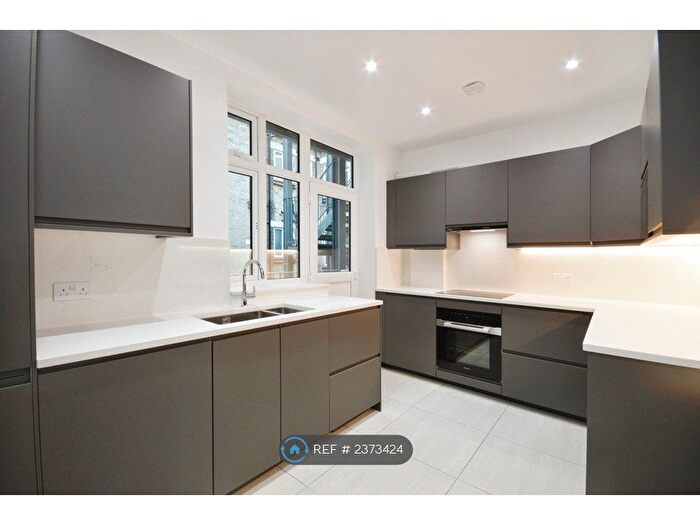 3 Bedroom Flat To Rent In Princes Court, London, NW2