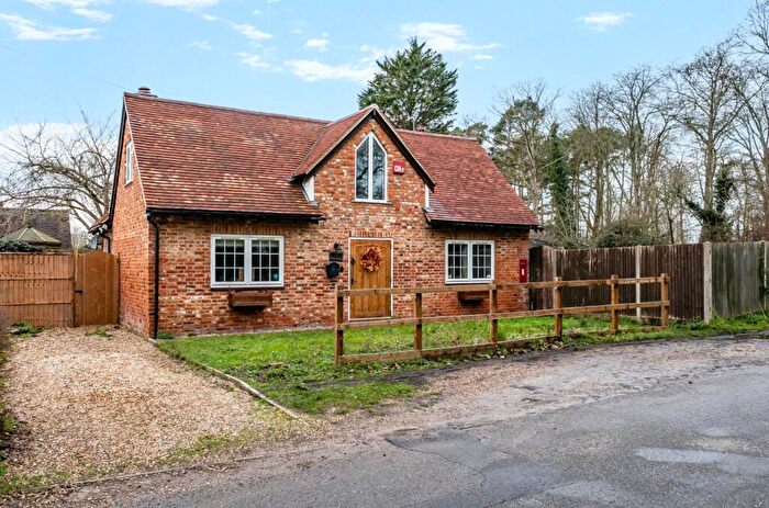3 Bedroom Detached House For Sale In Wildmoor Lane, Sherfeld-On-Loddon, Hook, Hampshire, RG27