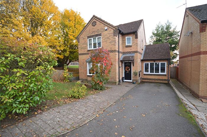 3 Bedroom Detached House For Sale In Lorimer Close, Luton, Bedfordshire, LU2