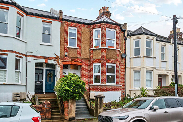 2 Bedroom Maisonette For Sale In Casewick Road, West Norwood, London, SE27