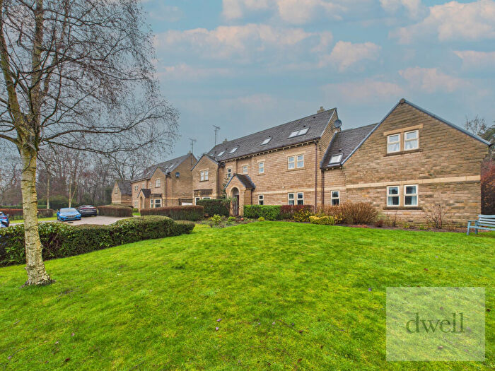 3 Bedroom Penthouse For Sale In Dunstarn Court, Dunstarn Drive, Leeds, LS16