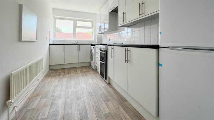2 Bedroom Flat To Rent In Becketts Close, Feltham, TW14