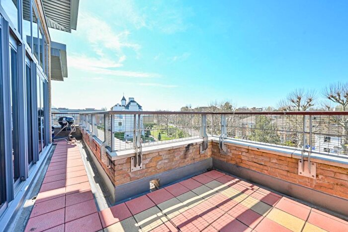 2 Bedroom Flat To Rent In Goldhawk Road, Stamford Brook, London, W6