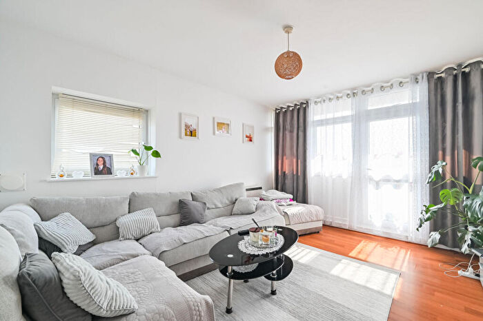 2 Bedroom Flat For Sale In Rymill Street, Docklands, London, E16