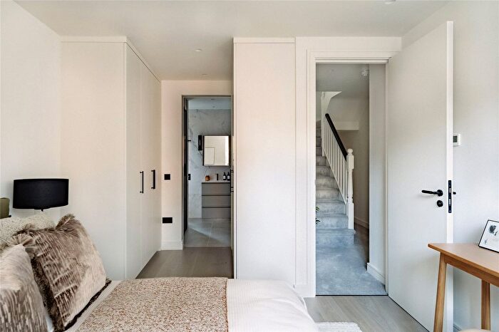 4 Bedroom Flat For Sale In Draycott Avenue, Chelsea, SW3