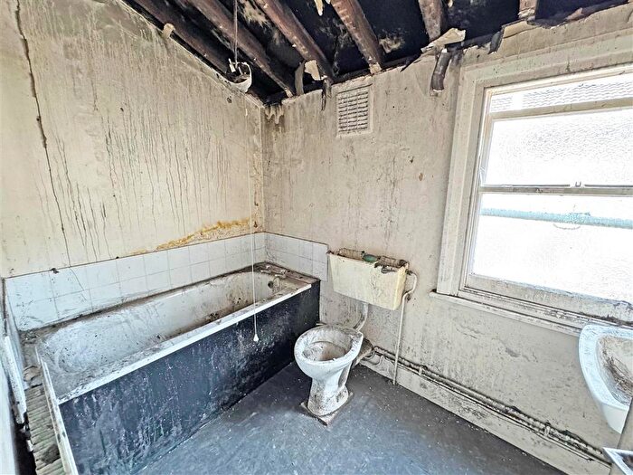 2 Bedroom Flat For Sale In Ethnard Road, Southwark, SE15