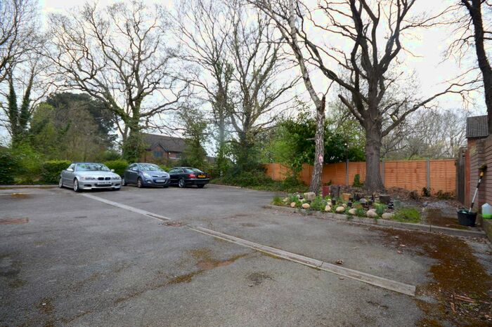 2 Bedroom End Of Terrace House To Rent In Stour Close, West End, Southampton - Pets Considered, SO18