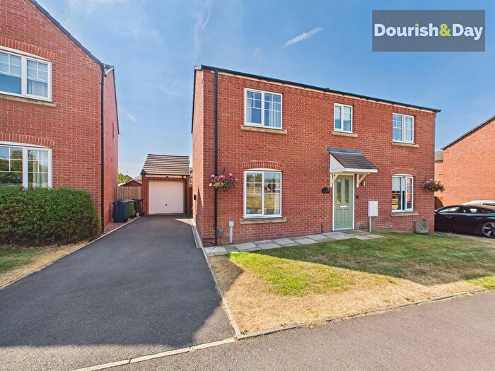 4 Bedroom Detached House For Sale In Queens Drive, Hixon, ST18