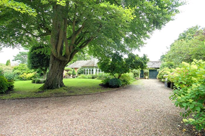 3 Bedroom Detached House For Sale In Brough Road, South Cave, HU15