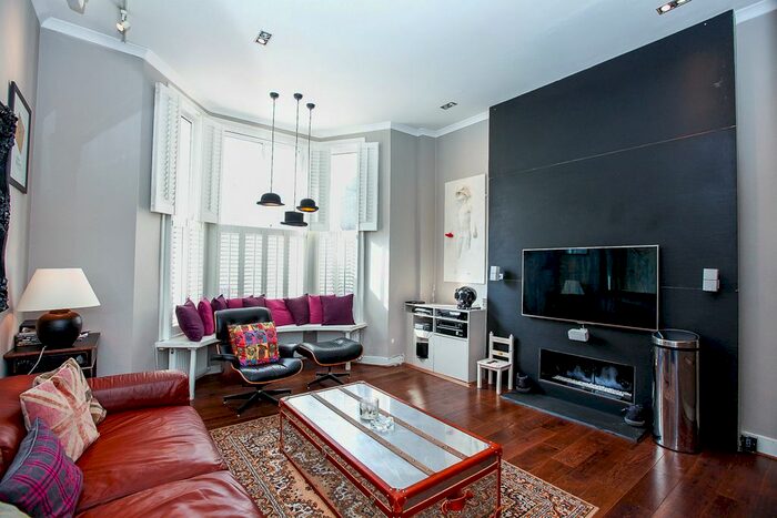 2 Bedroom Flat To Rent In Westbourne Park Road, Notting Hill, W11
