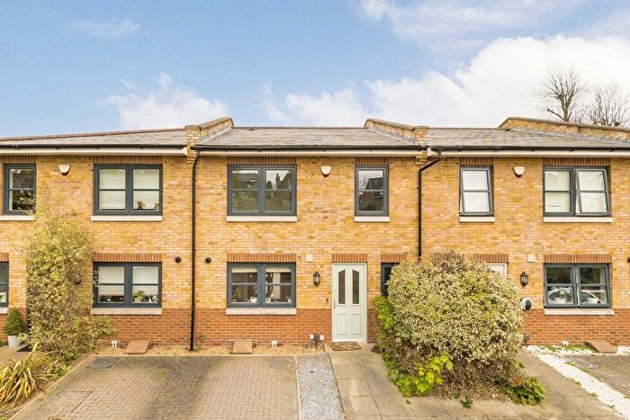 3 Bedroom Property For Sale In Shears Lane, Streatham, SW16