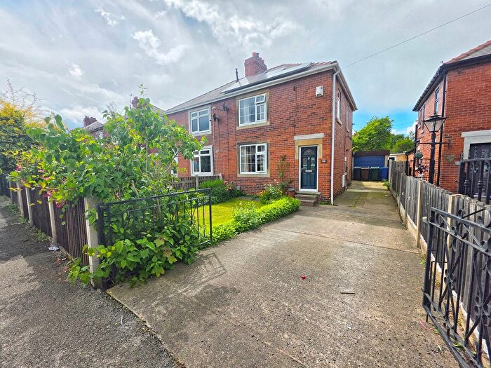 3 Bedroom Semi-Detached House For Sale In Cross Lane, Royston, Barnsley, S71