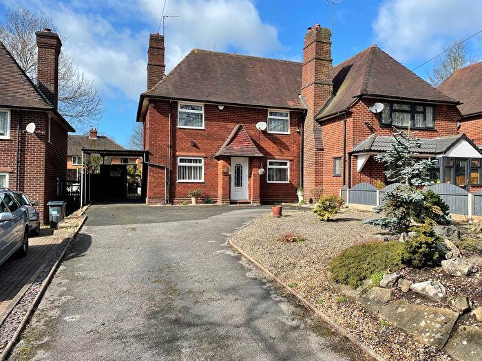 3 Bedroom Semi Detached House For Sale In Kingstanding Road, Kingstanding, Birmingham, B44