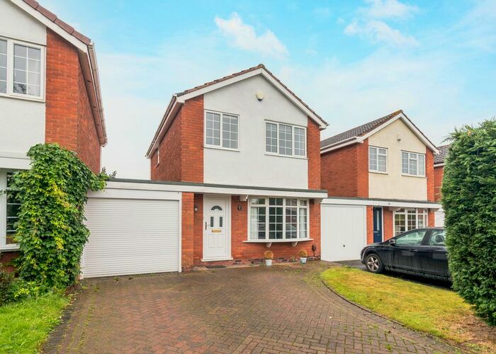 3 Bedroom Link Detached House To Rent In Loxley Road, Sutton Coldfield, B75