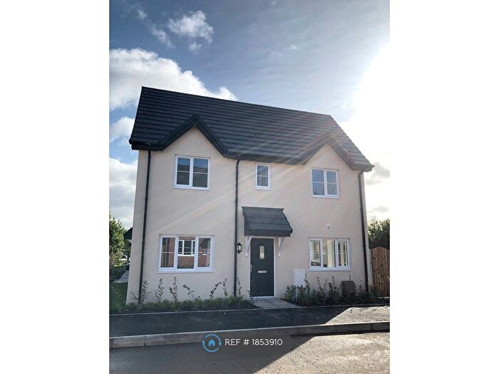 3 Bedroom Semi-Detached House To Rent In Hulme Gardens, Leigh, WN7