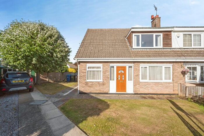 3 Bedroom Semi-Detached Bungalow For Sale In Greenfield Close, Armthorpe, Doncaster, DN3