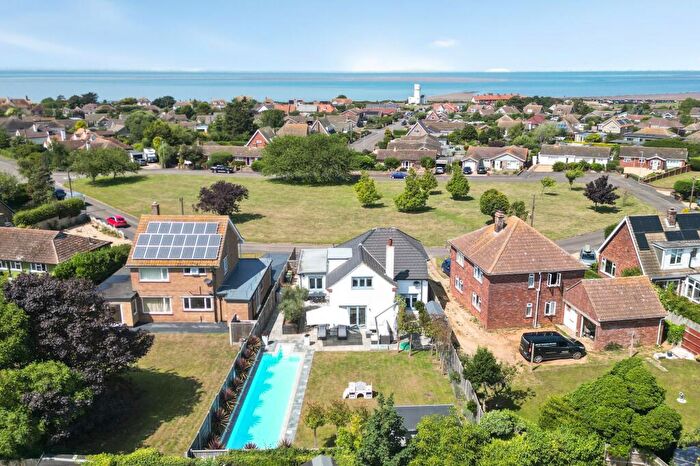 4 Bedroom Detached House For Sale In Chain Free And Stylish Four-Bedroom Home In Hunstanton With Heated Pool And Coastal Living, PE36