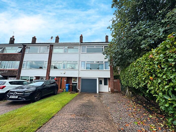 3 Bedroom Town House To Rent In Leigh Avenue, Stockport, SK6