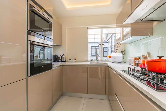2 Bedroom Flat To Rent In Baker Street, Marylebone, London, NW1