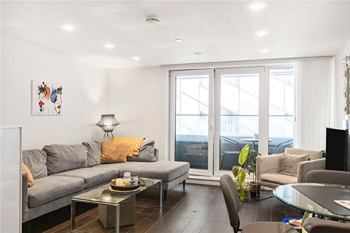 2 Bedroom Apartment To Rent In Eagle Point, City Road, London, EC1V