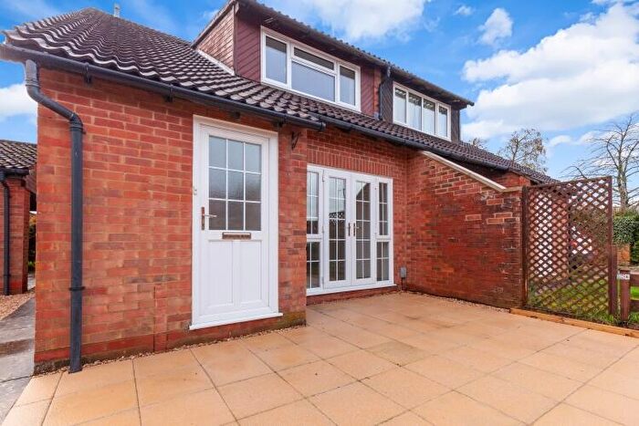 1 Bedroom Semi-Detached House To Rent In Welland Croft, Bicester, OX26