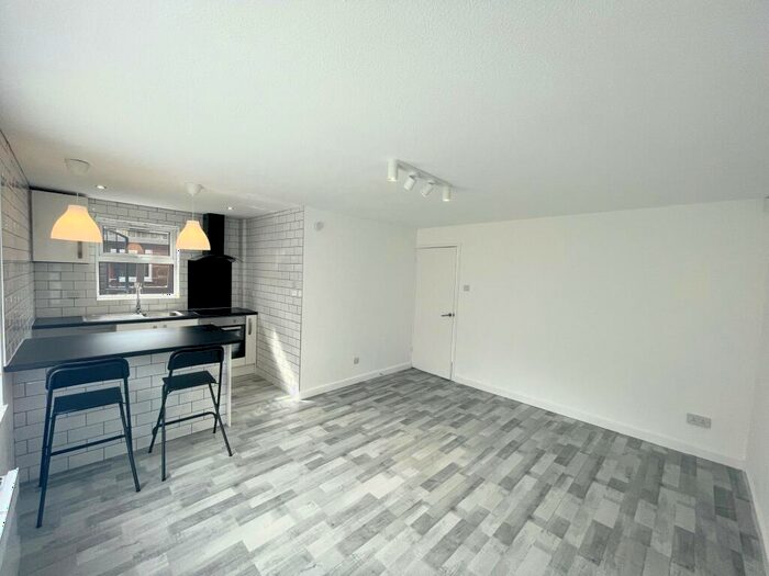 2 Bedroom Bungalow To Rent In Fairmead Close, Nottingham, NG3