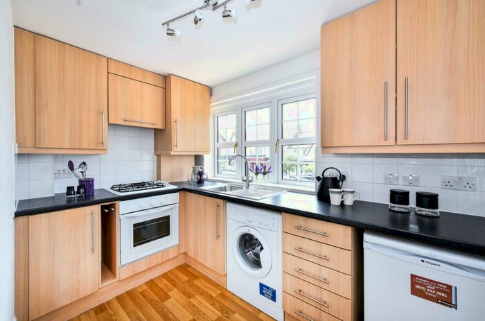 2 Bedroom Flat To Rent In Upper Elmers End Road Beckenham, BR3