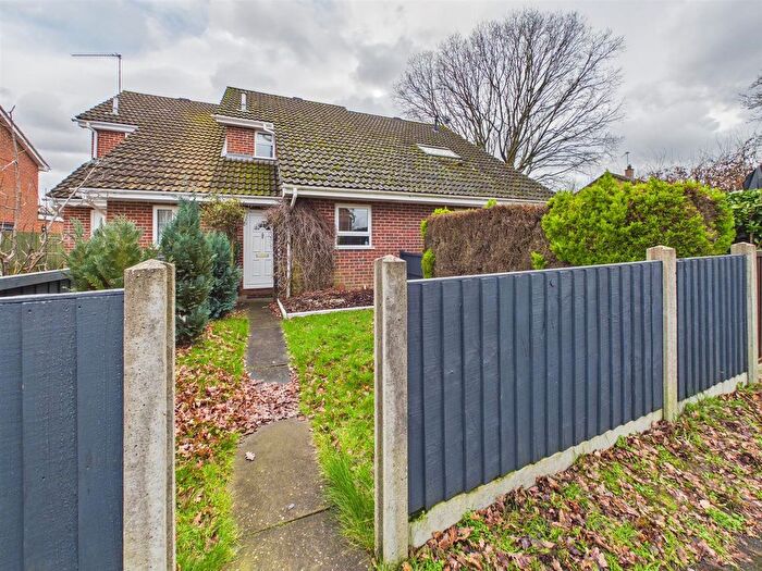 1 Bedroom Terraced House For Sale In Lamorna Crescent, Tilehurst, Reading, RG31