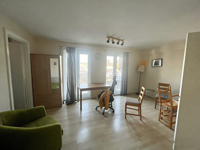 1 Bedroom Flat To Rent In Kempton Court, Durward Street, London, E1