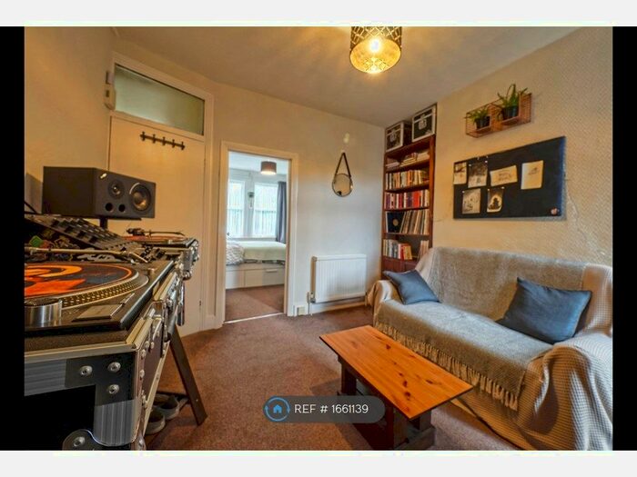 1 Bedroom Flat To Rent In Bowen Road, West Harrow, HA1