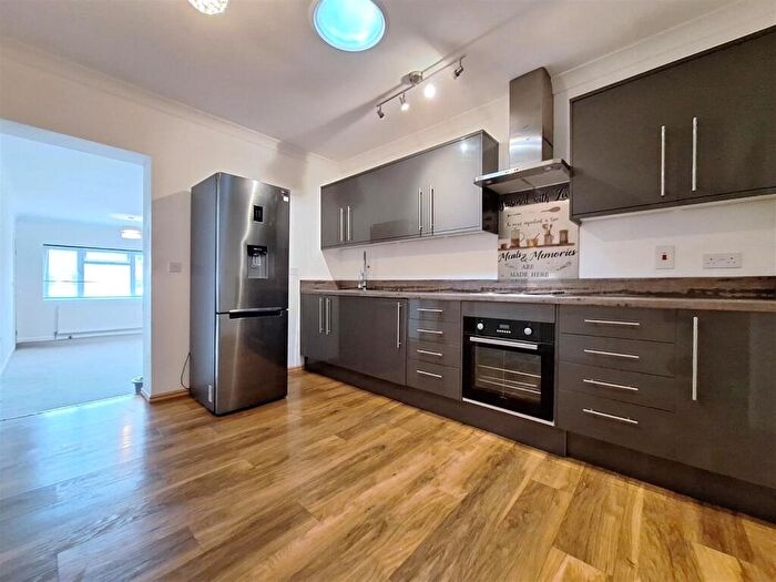 2 Bedroom Flat To Rent In Caversham Road, Reading, RG1