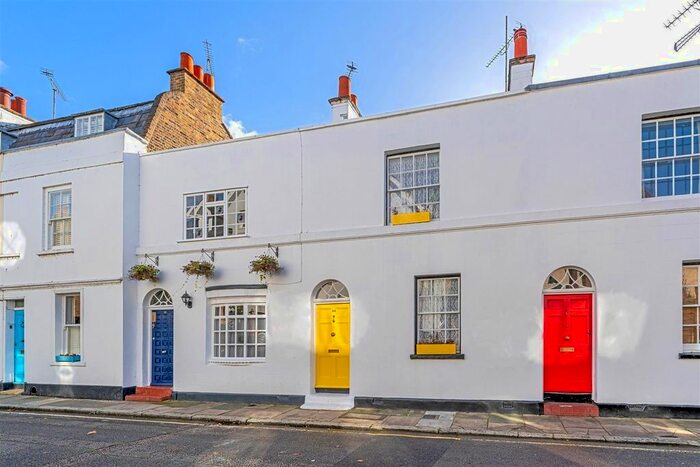 2 Bedroom Property To Rent In Church Street, Isleworth, TW7