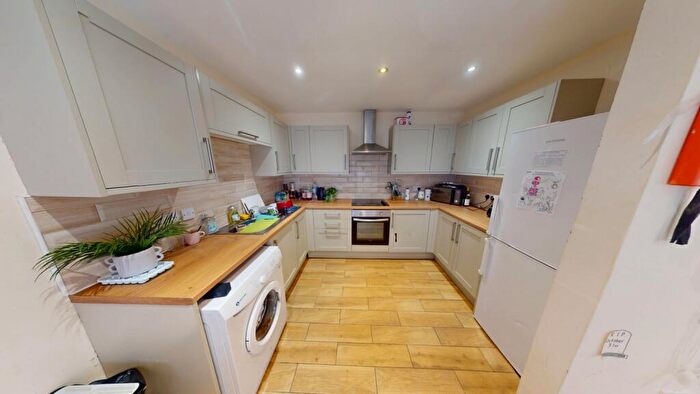 4 Bedroom Terraced House To Rent In Weston Avenue, Nottingham, NG7