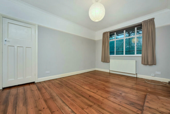 2 Bedroom Apartment To Rent In Haslemere Road, Crouch End, London, N8