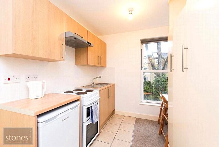 Apartment To Rent In Belsize Square, Belsize Park, London, NW3