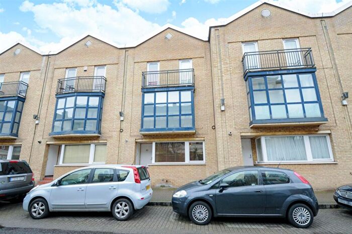 1 Bedroom Flat To Rent In Rotherhithe Street, Rotherhithe, SE16