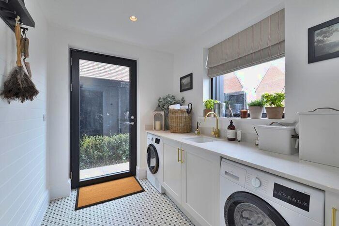 5 Bedroom Detached House For Sale In Barons Drive, Alfold, Cranleigh, GU6