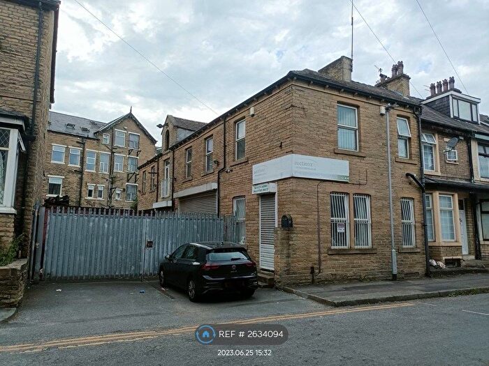 1 Bedroom Detached House To Rent In Mansfield Road, Bradford, BD8