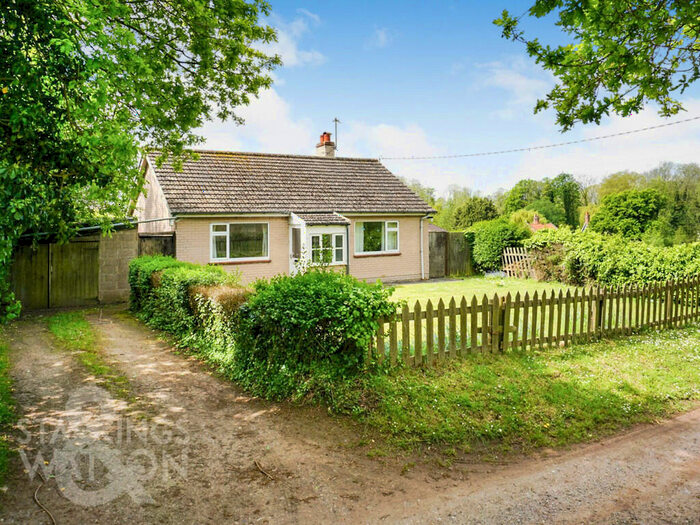 2 Bedroom Detached Bungalow For Sale In Low Farm Road, Reedham, Norwich, NR13