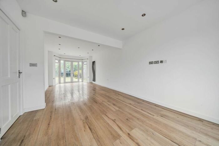 4 Bedroom Detached House To Rent In Wemborough Road, Stanmore, HA7