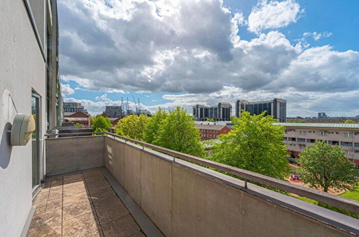 1 Bedroom Flat For Sale In Contessa Court, Isle Of Dogs, London, E14