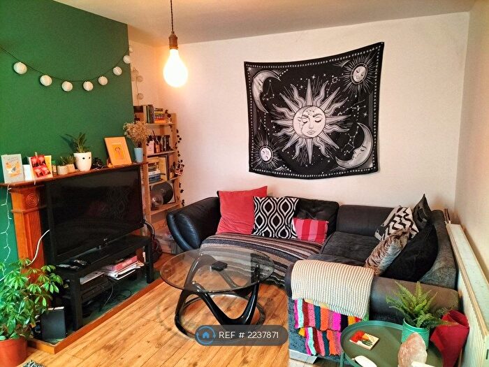 1 Bedroom Terraced House To Rent In Aviary Row, Leeds, LS12