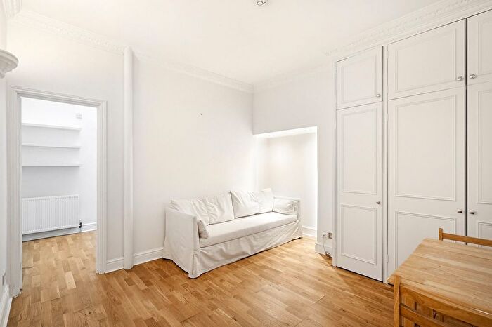 1 Bedroom Terraced House To Rent In Chesham Place, Knightsbridge, SW1X