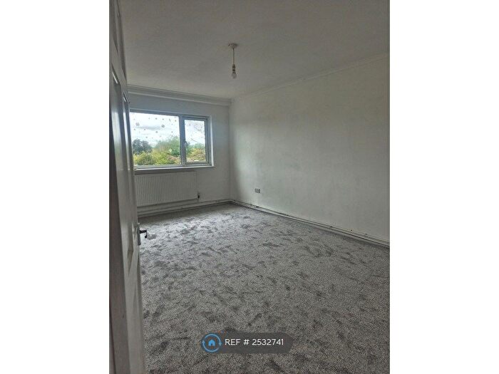 2 Bedroom Flat To Rent In Byron Way, Northolt, UB5