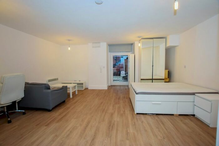 1 Bedroom Flat To Rent In Town Hall, Bexley Square, Salford, M3