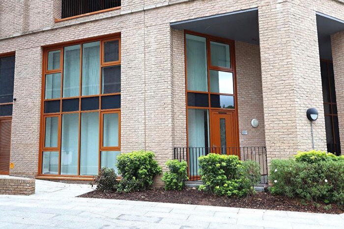 2 Bedroom Flat For Sale In Watford Cross, Watford, WD24