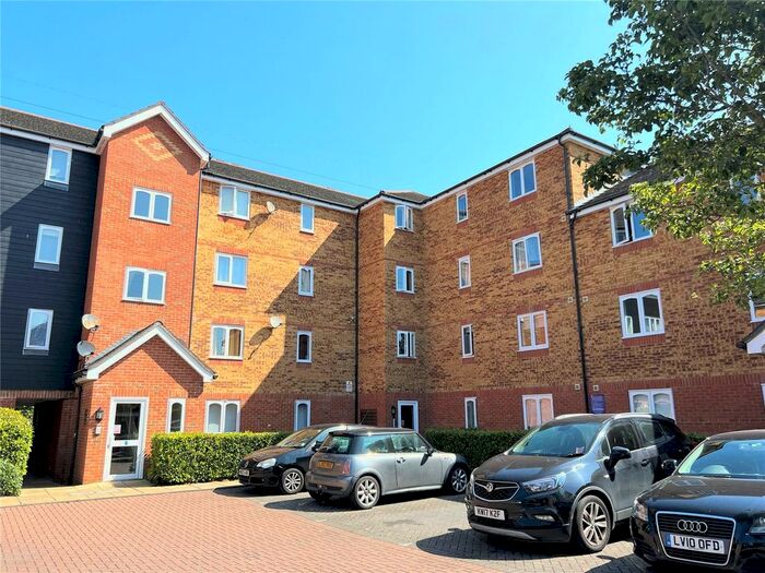 2 Bedroom Flat To Rent In Dunlop Close, Dartford, Kent, DA1