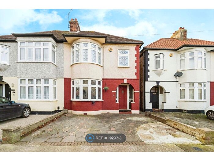 4 Bedroom Semi-Detached House To Rent In Kingsley Gardens, Hornchurch, RM11