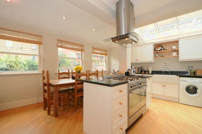 3 Bedroom Maisonette To Rent In Racton Road, London, SW6