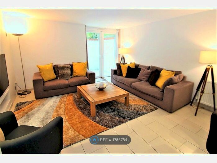 3 Bedroom Maisonette To Rent In Kennington Lane, London, SE11